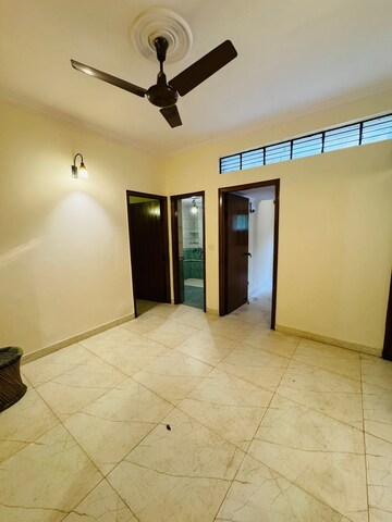 Room in 1 BHK Apartment at Saket – for Rent