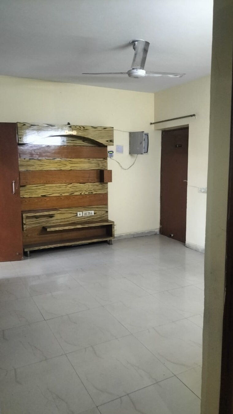 Room, srs-royal-hills 2 Bedroom 770 Sq.Ft. Apartment In Sector 87 Faridabad 9382383