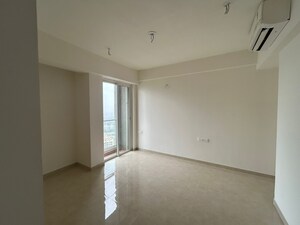 Room in 5 BHK Apartment at Indiabulls One Indiabulls, Pokhran Road No Two – for Rent