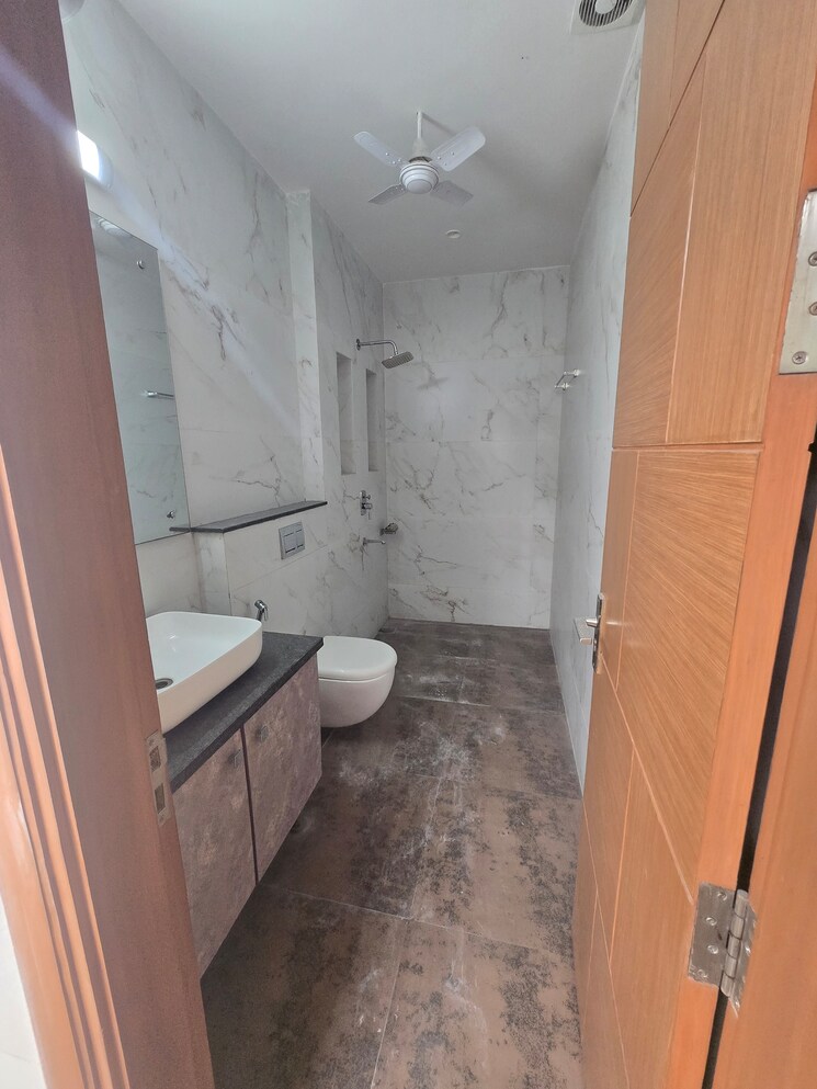 Bathroom, lajpat nagar ii 2 Bedroom 900 Sq.Ft. Builder Floor In Lajpat Nagar ii Delhi 9382399