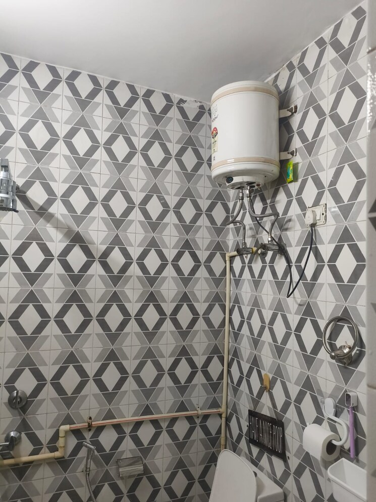 Bathroom, greater kailash i 3 Bedroom 2000 Sq.Ft. Builder Floor In Greater Kailash I Delhi 9382410