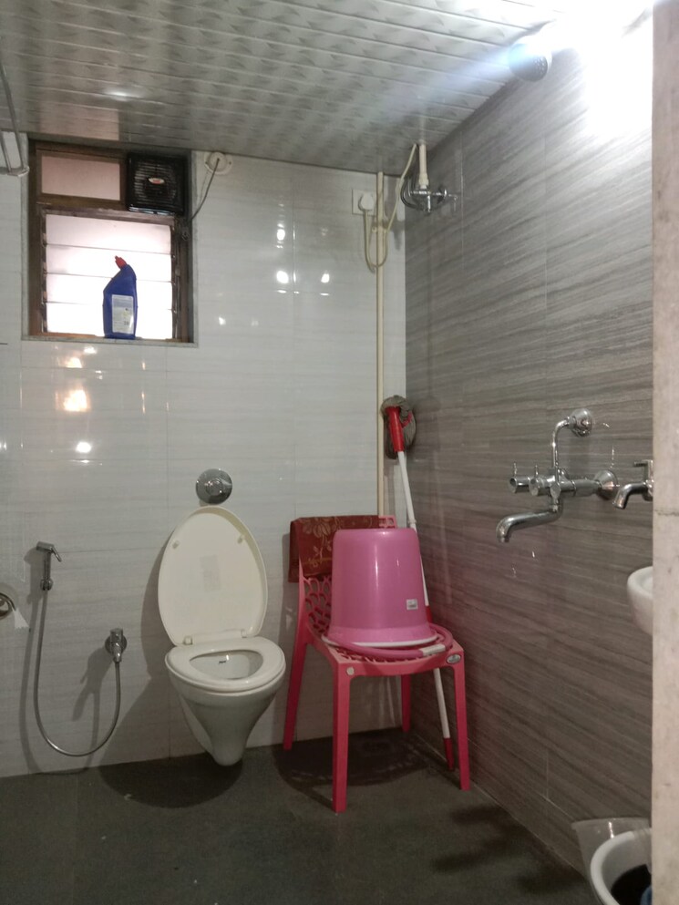Bathroom, cosmos-jewels-solitaire 3 Bedroom 960 Sq.Ft. Apartment In Ghodbunder Road Thane 9382412