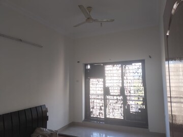 Room in 2 BHK Apartment at K Raheja Heights, Malad East – for Rent