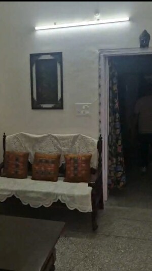 2.5 BHK Independent House For Rent in Laxman Chowk