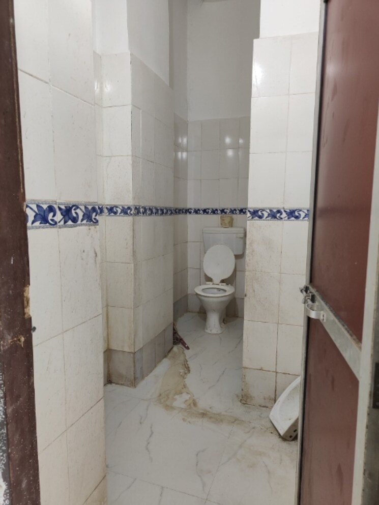 Bathroom, royal-palms 3 Bedroom 600 Sq.Ft. Apartment In Goregaon East Mumbai 9382472