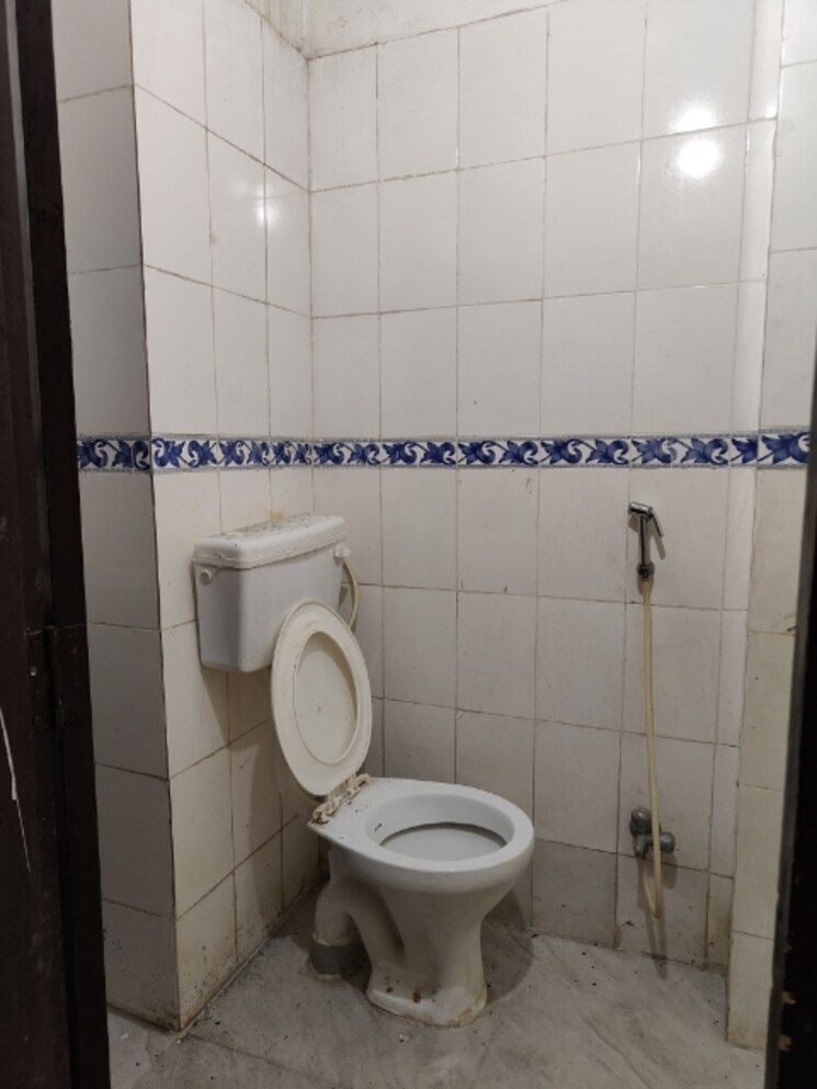 Bathroom, royal-palms 3 Bedroom 600 Sq.Ft. Apartment In Goregaon East Mumbai 9382472