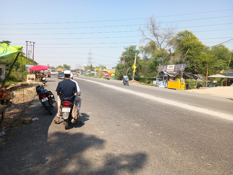  Parking, kursi road Commercial Land 40000 Sq.Ft. In Kursi Road Lucknow 9382484