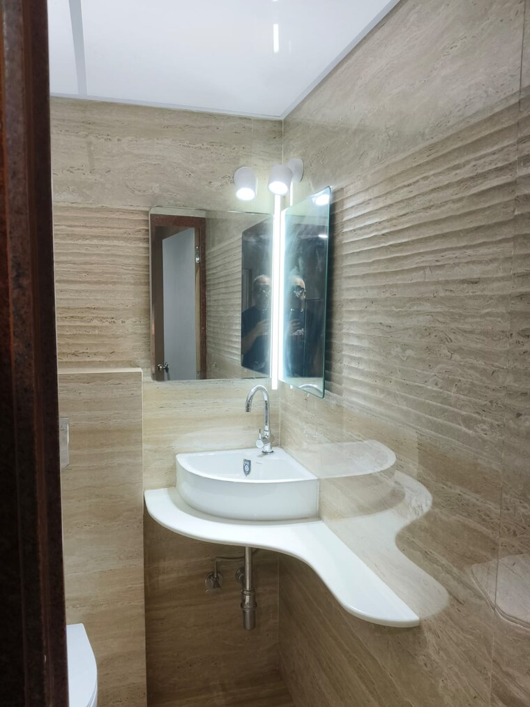 Bathroom, hiranandani-gardens-sunflower 1 Bedroom 600 Sq.Ft. Apartment In Powai Mumbai 9382485