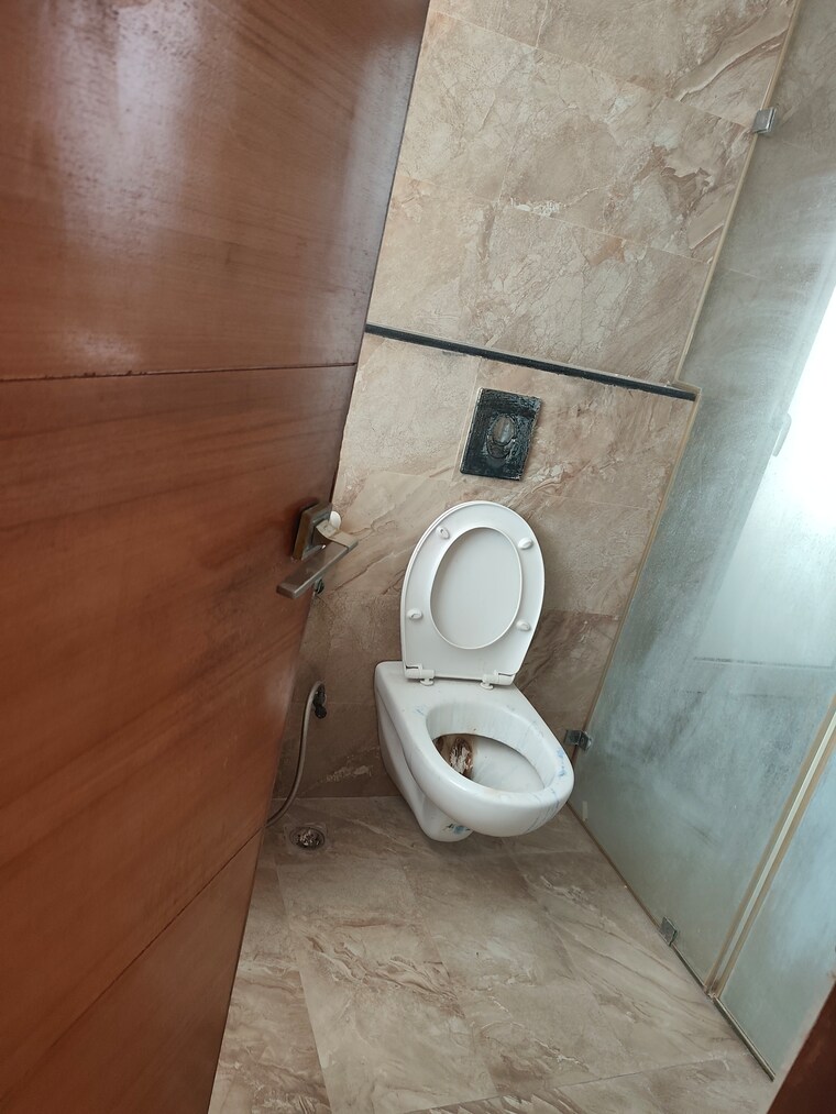 Bathroom, mahagun-mezzaria 3 Bedroom 2500 Sq.Ft. Apartment In Sector 78 Noida 9382570