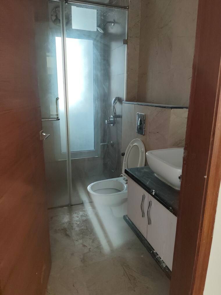 Bathroom, mahagun-mezzaria 3 Bedroom 2500 Sq.Ft. Apartment In Sector 78 Noida 9382570