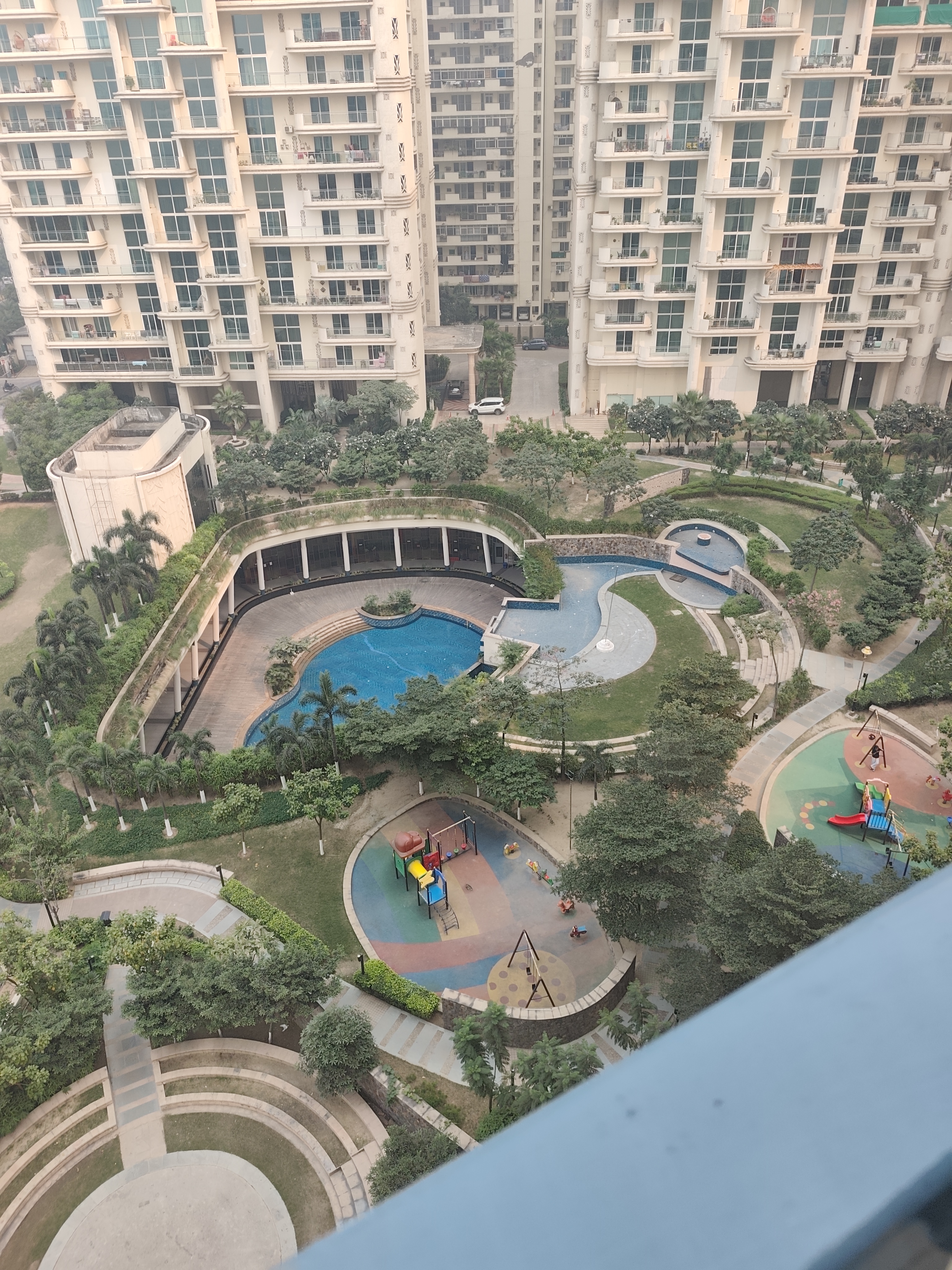 3 BHK + Servant Room Apartment For Rent in Mahagun Mezzaria