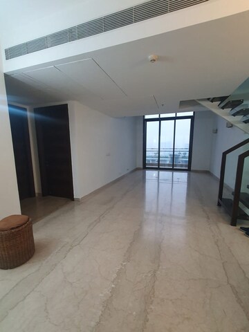 Room in 3 BHK Apartment at M3M Golf Estate, Sector 65 – for Sale