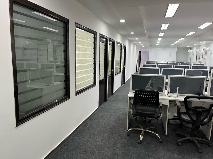  Parking, sector 4 Commercial Office Space in IT/SEZ 3000 Sq.Ft. In Sector 4 Noida 9382537