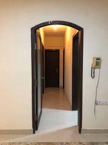 Room in 3 BHK Apartment at Raheja Sherwood, Goregaon East – for Rent
