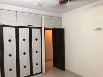 Bedroom in 3 BHK Apartment at Raheja Sherwood, Goregaon East – for Rent