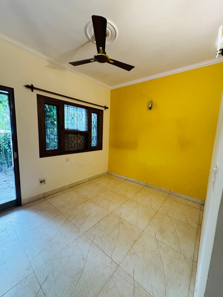 Room, saket 2 Bedroom 850 Sq.Ft. Builder Floor In Saket Delhi 9382556