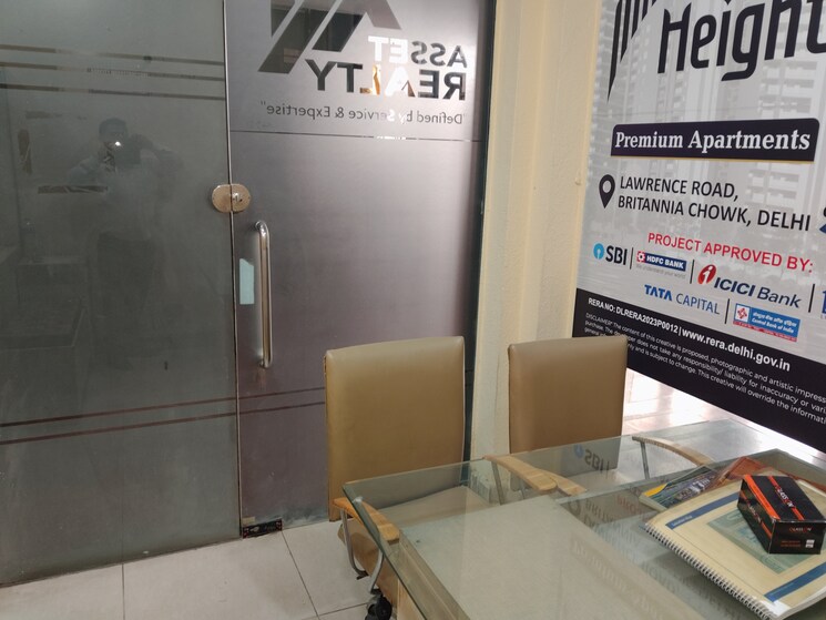 Team Area, netaji subhash place Commercial Office Space 215 Sq.Ft. In Netaji Subhash Place Delhi 9382566