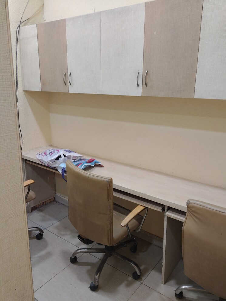 Bathroom, netaji subhash place Commercial Office Space 215 Sq.Ft. In Netaji Subhash Place Delhi 9382566
