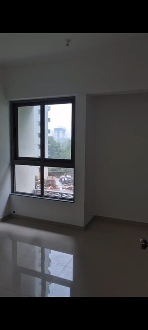 Room in 2 BHK Apartment at Kalpataru Parkcity, Kolshet Road – for Sale