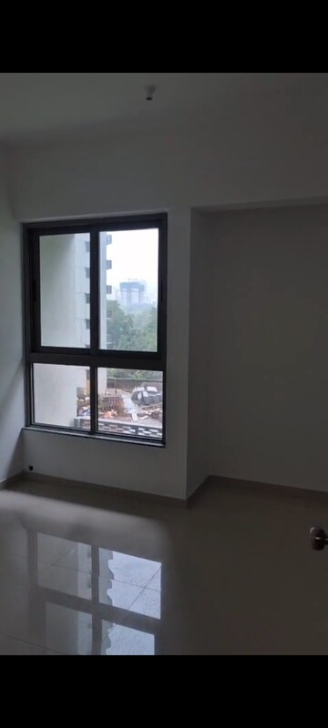 Room in 2 BHK Apartment at Kalpataru Parkcity, Kolshet Road – for Sale