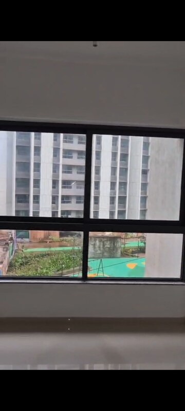 Room in 2 BHK Apartment at Kalpataru Parkcity, Kolshet Road – for Sale