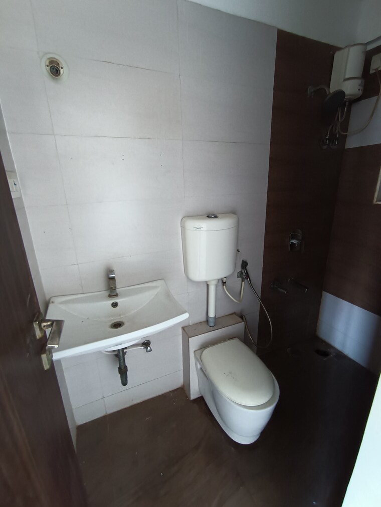 Attached Bathroom, gurukrupa-guru-atman 1 Bedroom 695 Sq.Ft. Apartment In Kalyan West Thane 9382592