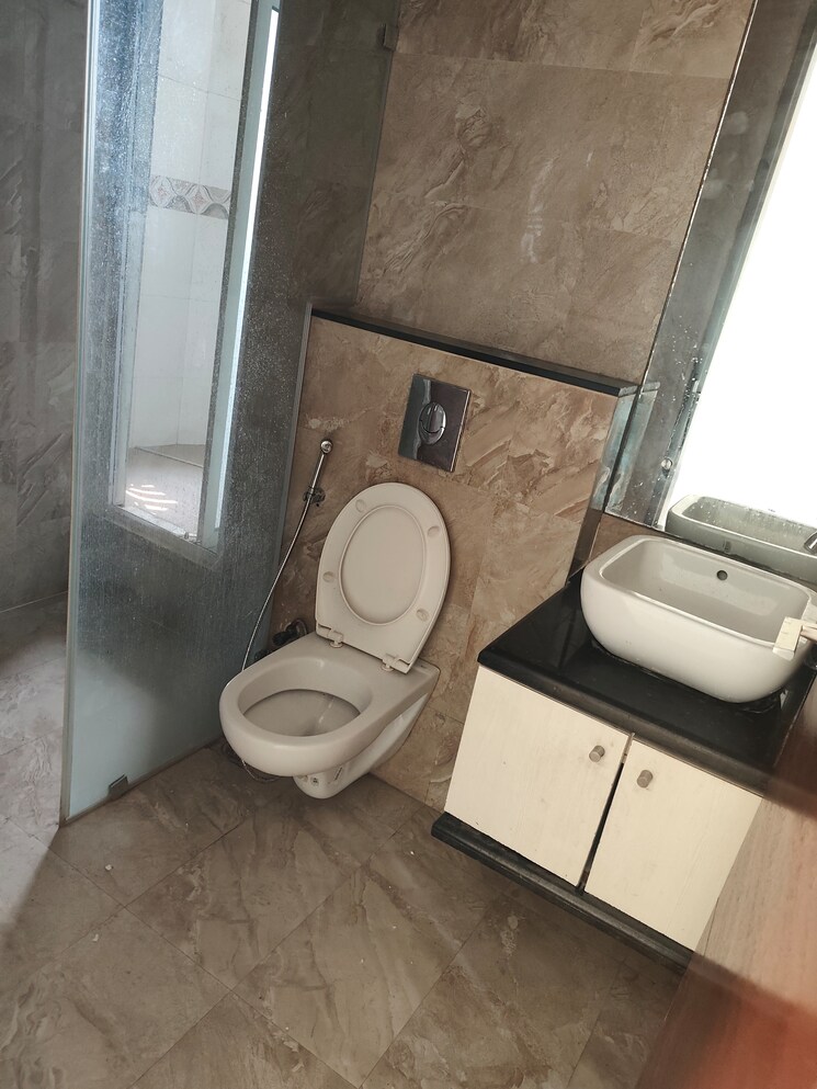Bathroom, mahagun-mezzaria 4 Bedroom 2800 Sq.Ft. Apartment In Sector 78 Noida 9382608