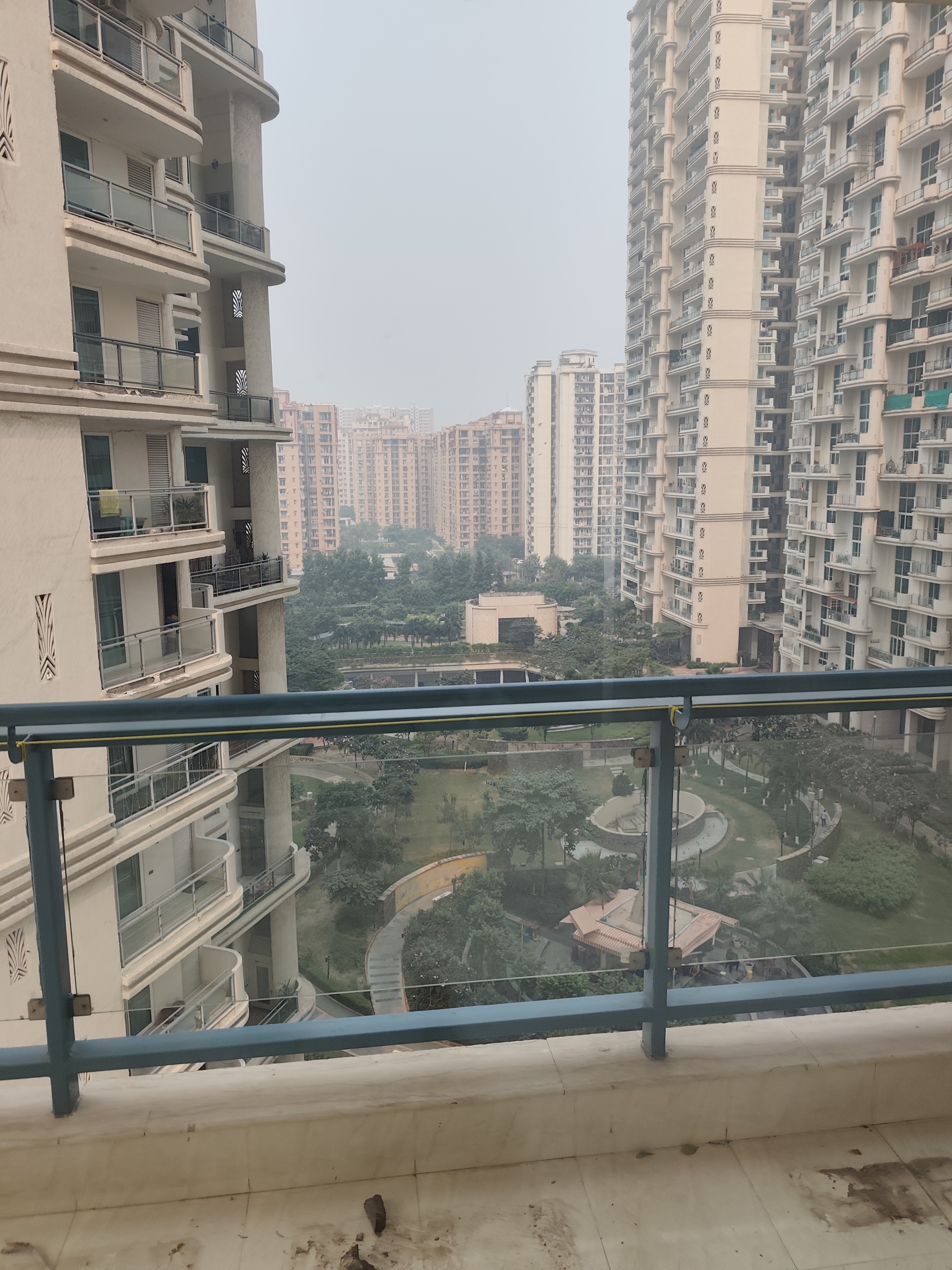 4 BHK + Servant Room Apartment For Rent in Mahagun Mezzaria