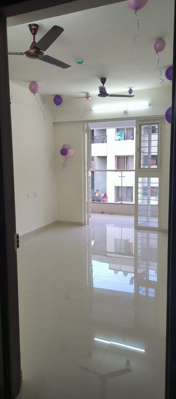 Room in 3 BHK Apartment at Sonigara Presidency, Ravet – for Rent