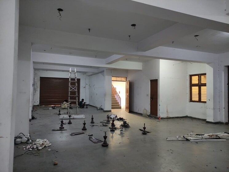 Room, site 4 sahibabad Commercial Warehouse 1800 Sq.Ft. In Site 4 Sahibabad Ghaziabad 9382700