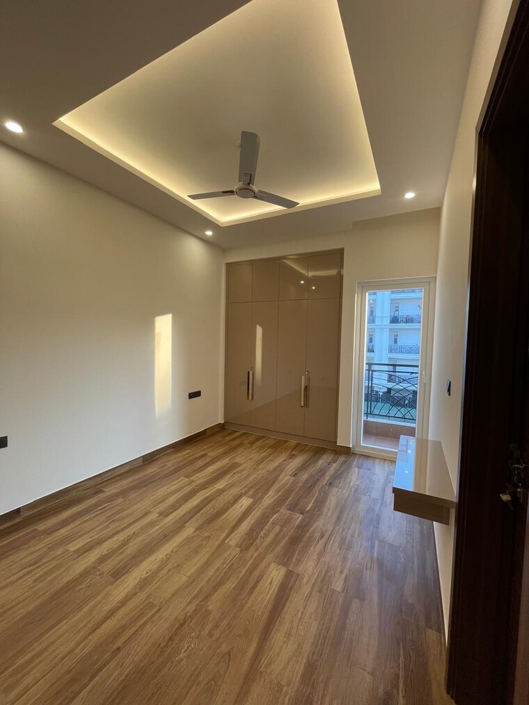 Room, sector 71 3 Bedroom 1700 Sq.Ft. Apartment In Sector 71 Gurgaon 9382678