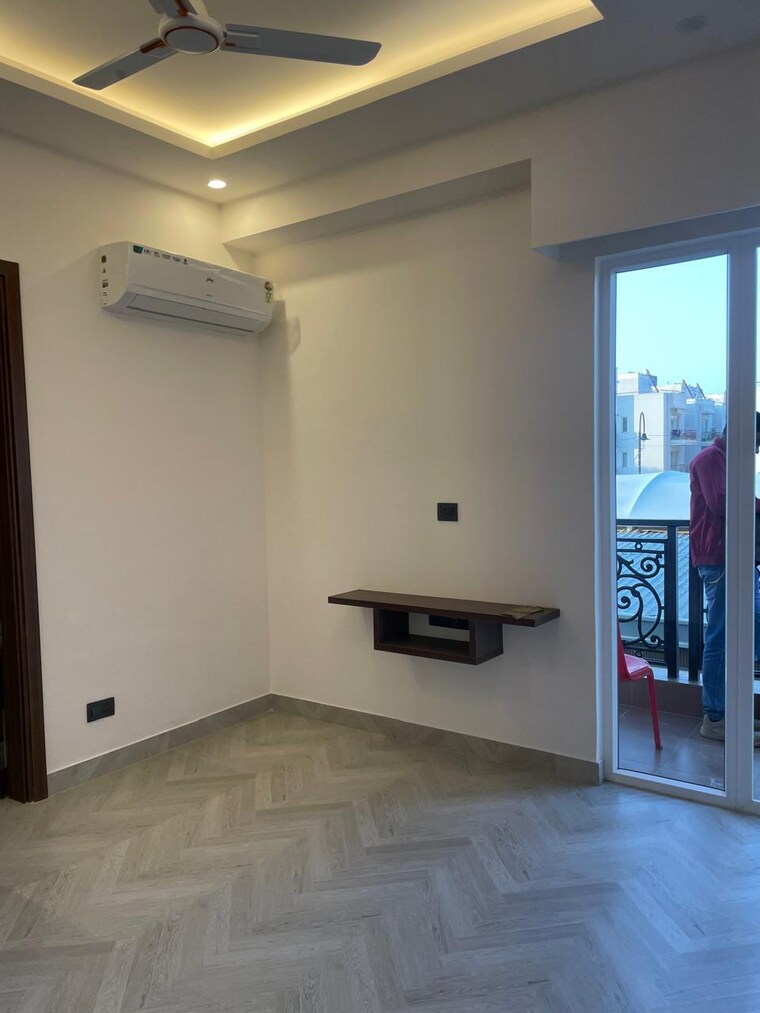 Room, sector 71 3 Bedroom 1700 Sq.Ft. Apartment In Sector 71 Gurgaon 9382678