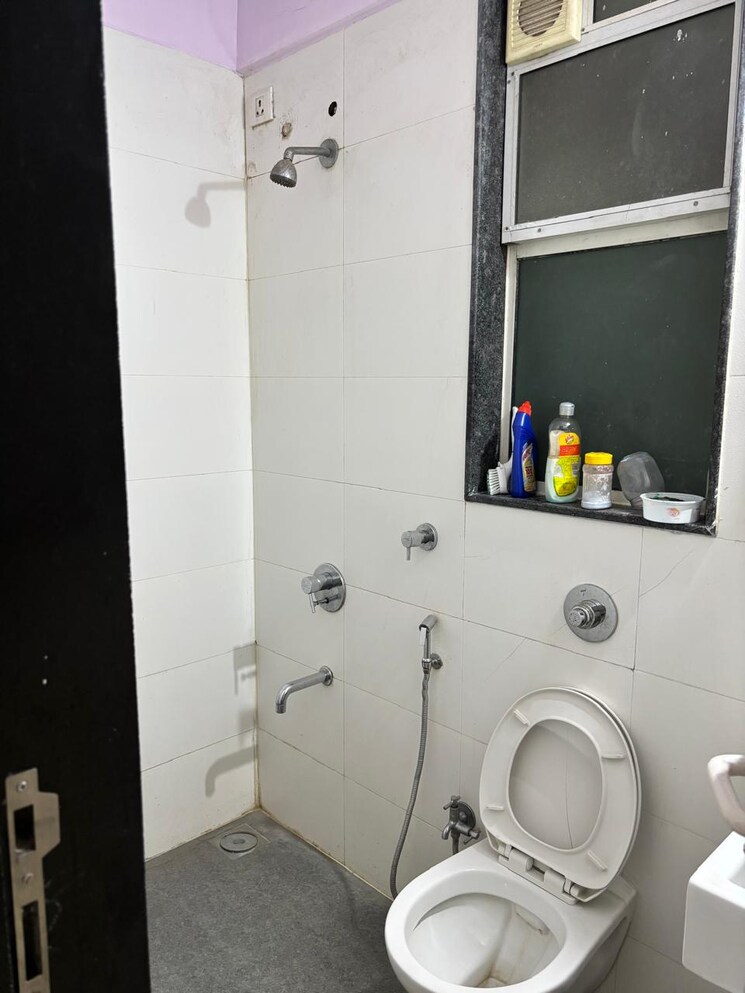 Bathroom, vasant-fiona 2 Bedroom 575 Sq.Ft. Apartment In Pokhran Road No Two Thane 9382715