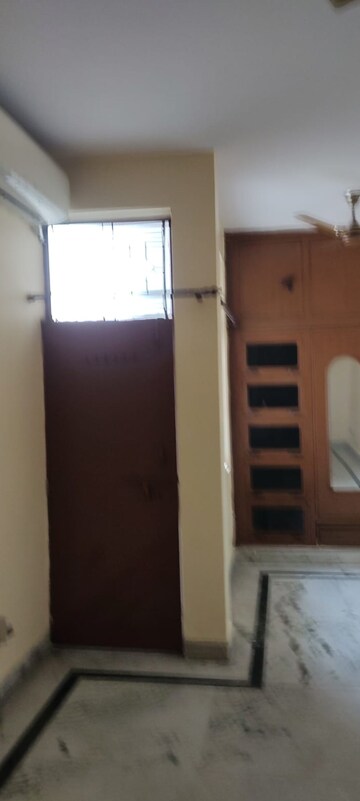 Furnished Amenities in 1 BHK Independent House at RWA Apartments Sector 30, Sector 30 – for Rent