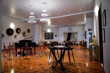 Gym in 3 BHK Apartment at Malwa Escon Primera, International Airport Road – for Sale