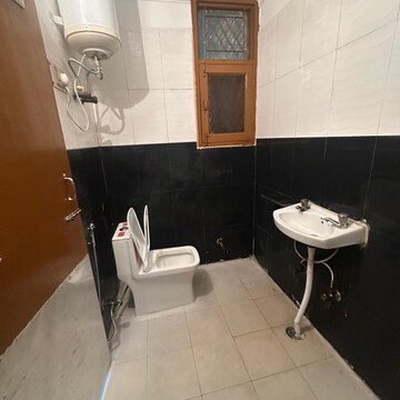 Team Area in 3 BHK Builder Floor at Katwaria Sarai – for Rent