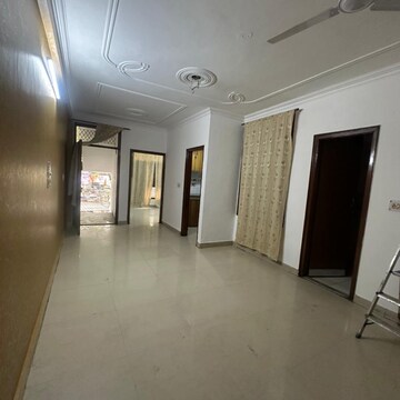 Room in 3 BHK Builder Floor at Katwaria Sarai – for Rent