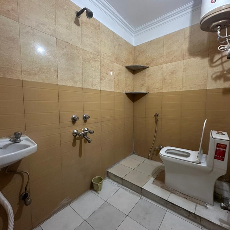 Bathroom, katwaria sarai 3 Bedroom 800 Sq.Ft. Builder Floor In Katwaria Sarai Delhi 9382754