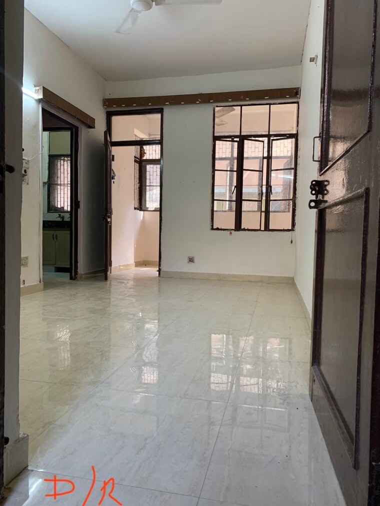 Room, uma-cooperative-society 1.5 Bedroom 750 Sq.Ft. Apartment In Mayur Vihar 1 Delhi 9382753