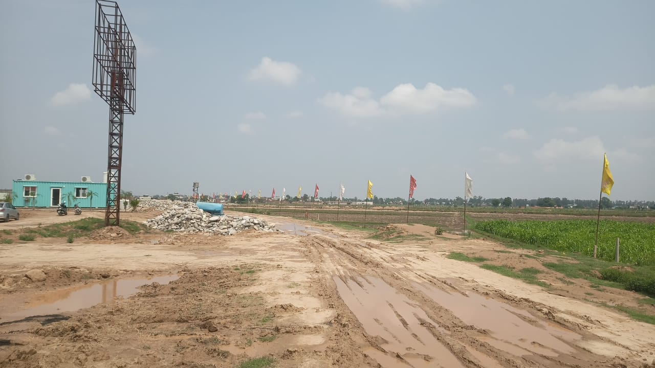 Plot For Sale in Manav Chowk