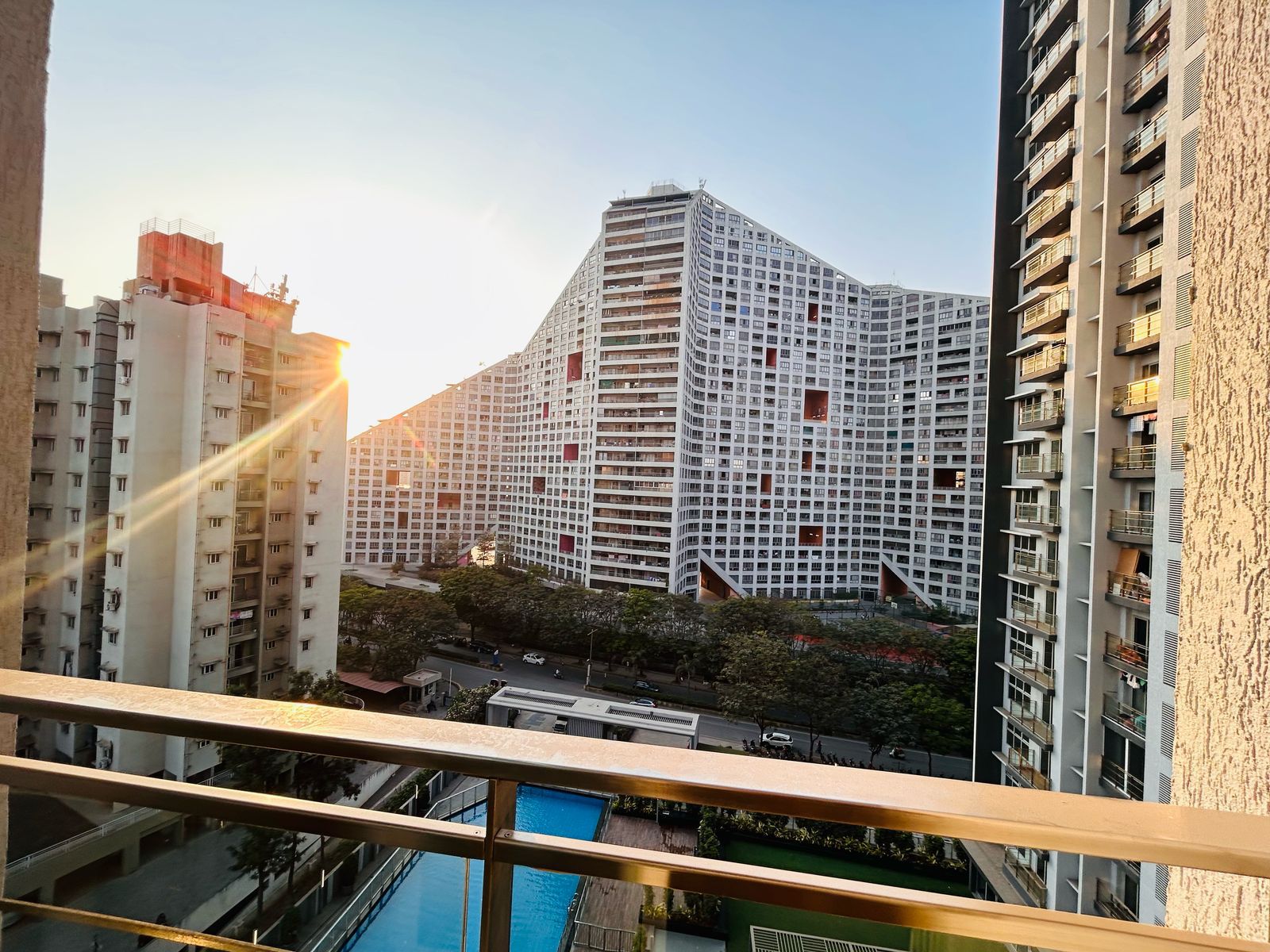 2 BHK + Extra Room Apartment For Rent in Amanora Ascent Towers