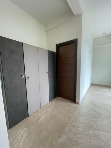 Room in 3 BHK Apartment at Raheja Imperia, Worli – for Sale