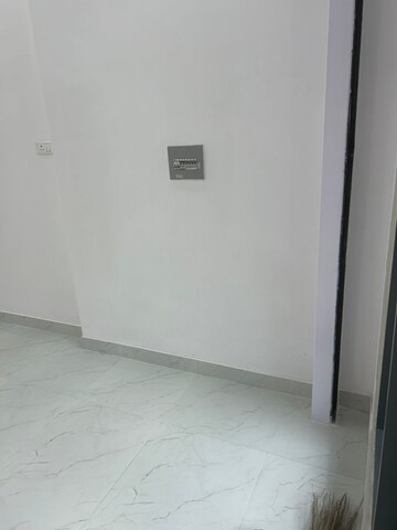 Room in  Shop at Gurukrupa Gyanam, Powai – for Rent