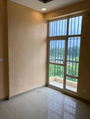 Room in 2 BHK Apartment at Ansal API Olympus Lake View, Sushant Golf City – for Rent