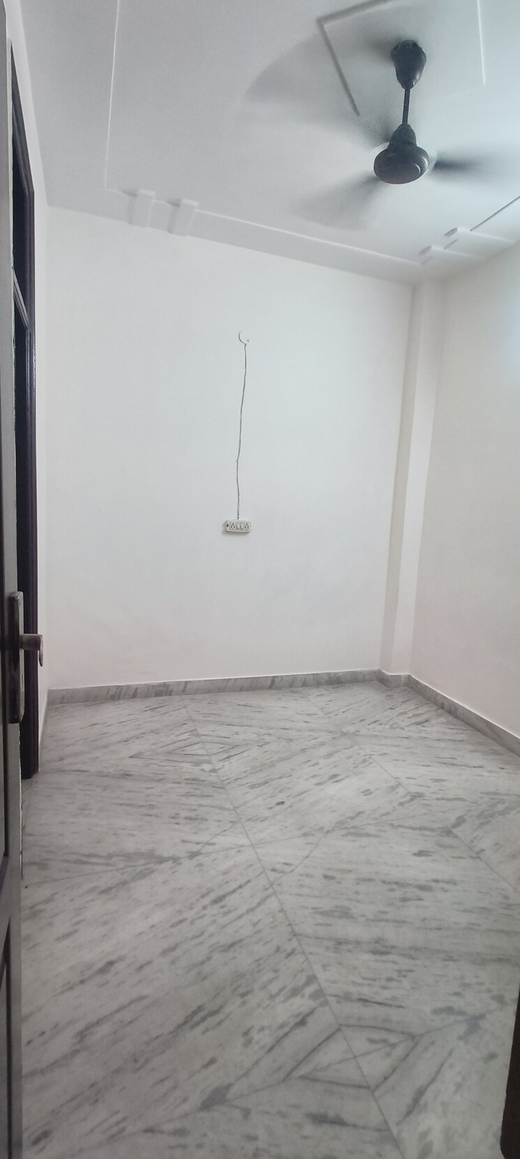 Room, rohini sector 25 1 Bedroom 400 Sq.Ft. Builder Floor In Rohini Sector 25 Delhi 9382836