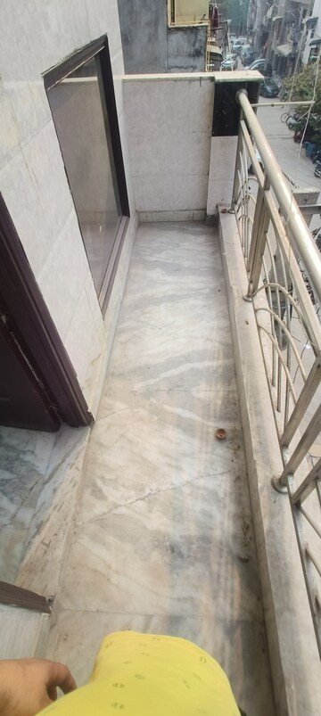 Balcony in 1 BHK Builder Floor at Rohini Sector 25 – for Rent