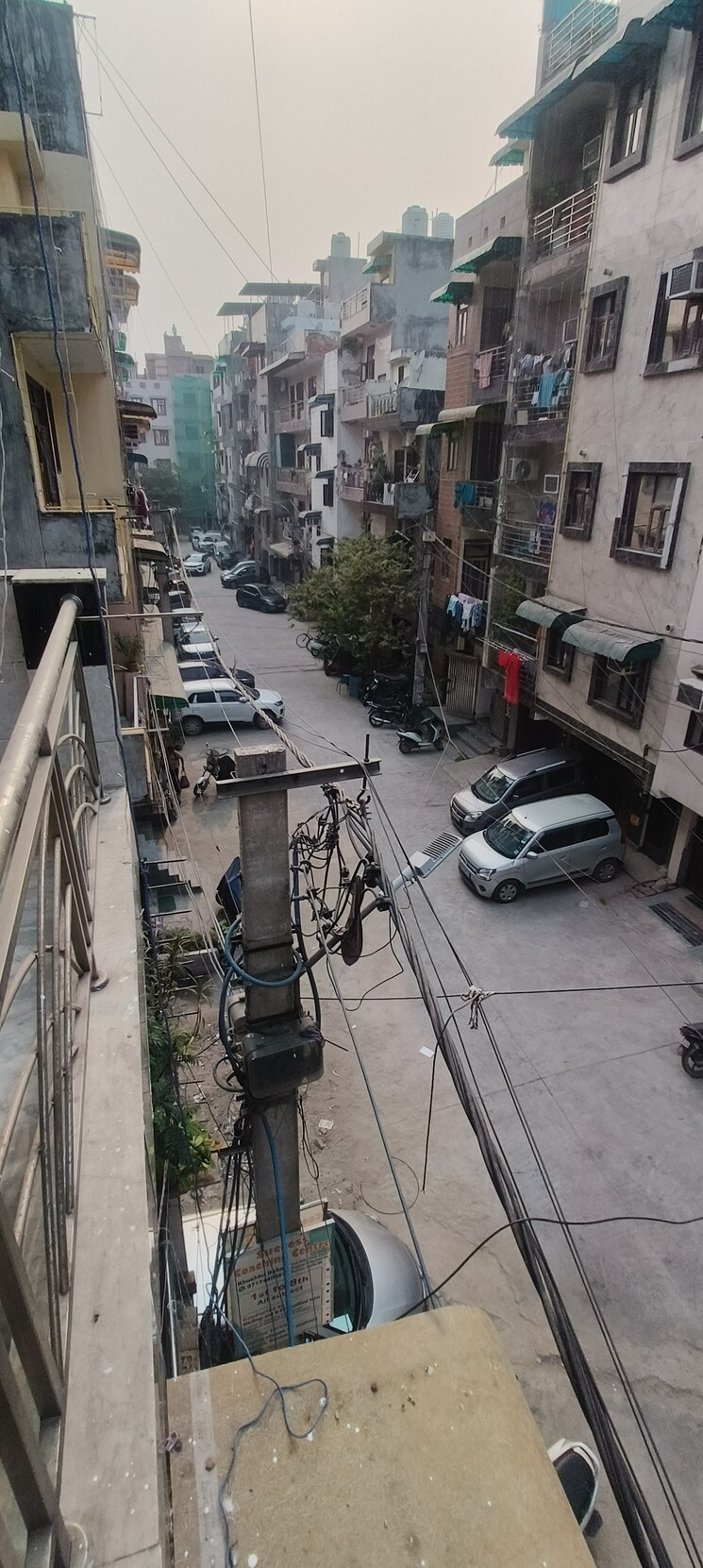  Parking, rohini sector 25 1 Bedroom 400 Sq.Ft. Builder Floor In Rohini Sector 25 Delhi 9382836