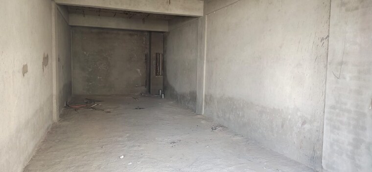 Room, sushma-capital Commercial Showroom 450 Sq.Ft. In Kishanpura Zirakpur 9382833