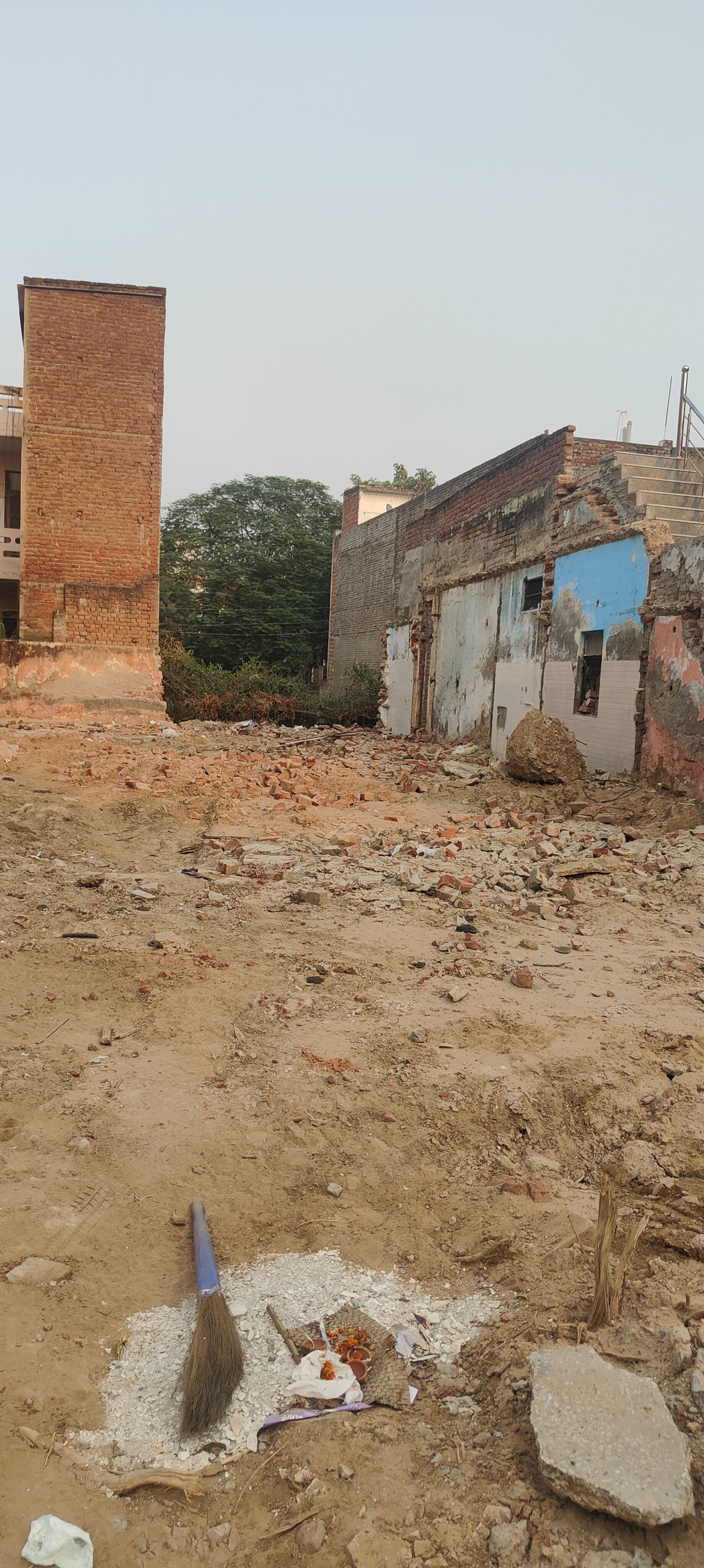 Plot For Sale in DLF Centre Point