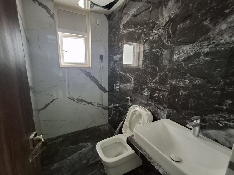 Bathroom, aster-tower 3 Bedroom 1000 Sq.Ft. Apartment In Goregaon East Mumbai 9382839